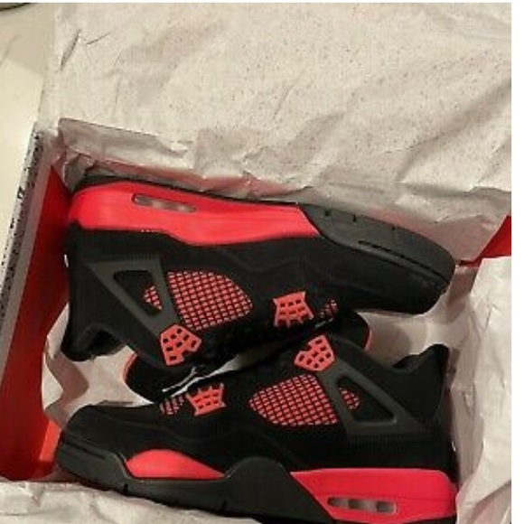 Thunder 4s - Picture 2 of 3